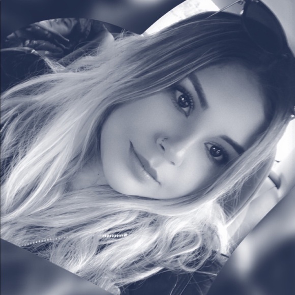 Meet your Posher, Gabriela - Picture 1 of 1